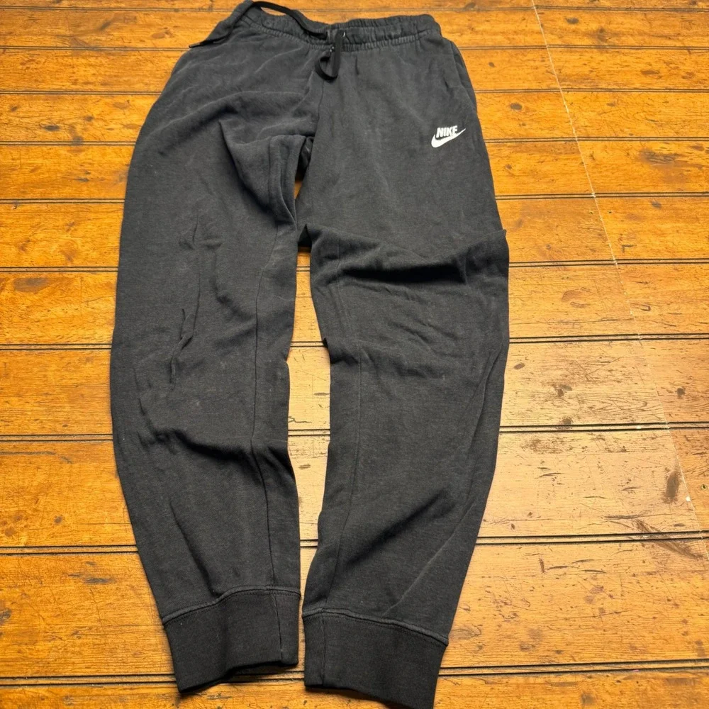 Nike‎ Mens Sportswear Club Fleece Joggers Black XS Sweatpants Cuffed Graphic